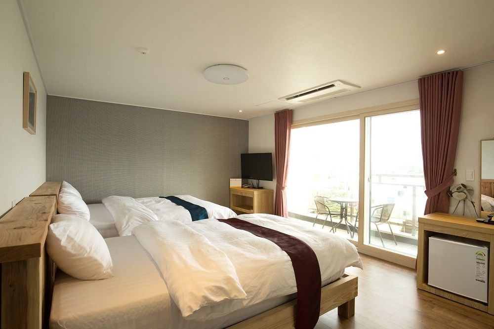 Cheonjiyeon Crystal Hotel Seogwipo Exterior photo